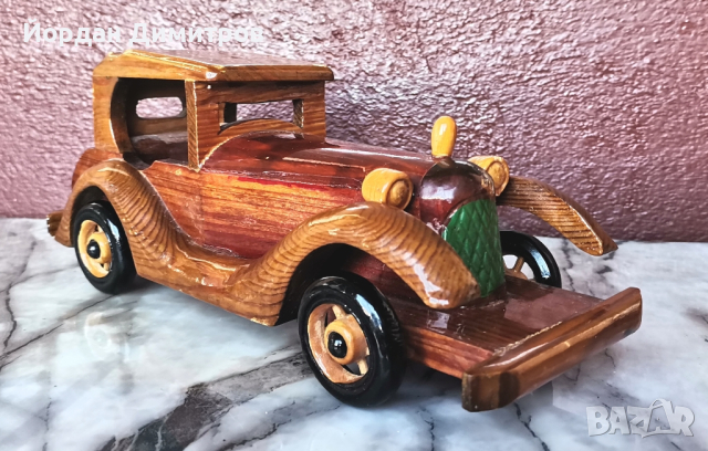 дървена ретро кола