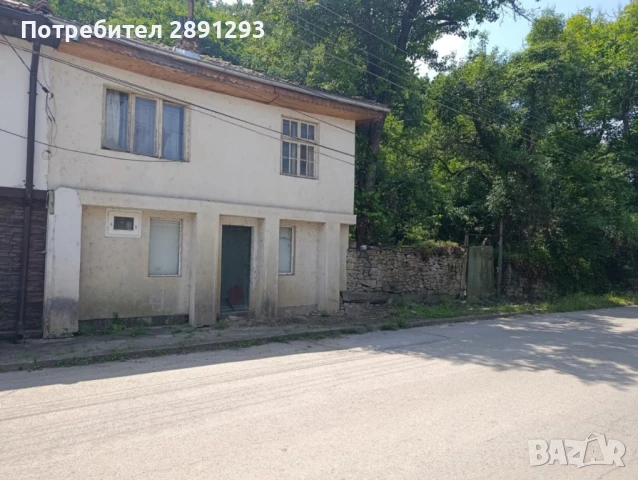 Продавам къща с голям двор до Троян, снимка 1