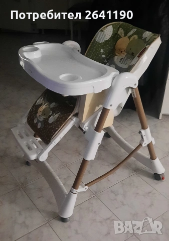 Стол за хранене на lotelli в комбинация с малко столче.