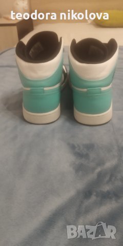 Оригинални мъжки маратонки Jordan Mid Tropical , снимка 5 - Маратонки - 43935845