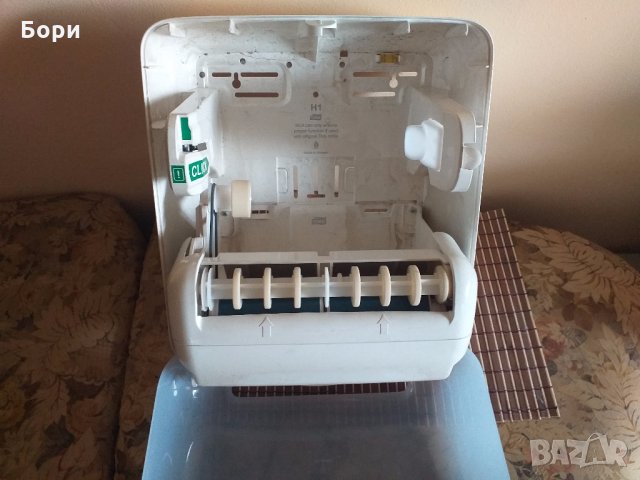 TORK H1 Автоматичен дозатор за хартиени кърпи за ръце руло, снимка 8 - Обзавеждане за заведение - 28697181