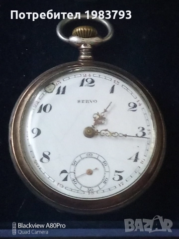 Стар работещ сребърен джобен часовник.