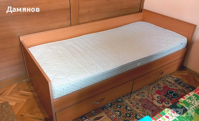 Единично легло 90х195 с двулицев матрак, рамка и чекмеджета