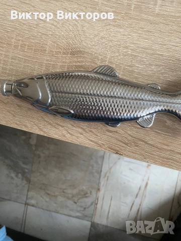 Метална бутилка риба