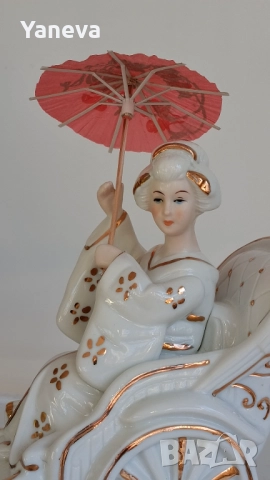 Корейска , vintage, порцеланова фигурка на дама с чадър в рикша. , снимка 4 - Статуетки - 52927555