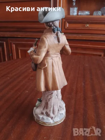 Порцеланова статуетка, старинна от бисквитен порцелан, снимка 3 - Антикварни и старинни предмети - 46635423