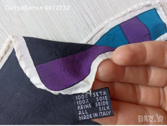 Дамски шал Krizia, снимка 3 - Шалове - 52420673