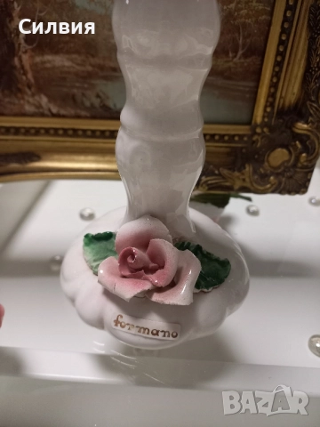 Порцеланов свещник с подарък. 