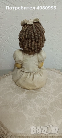 Фигурка "Къдраво момиченце с капела в скута", клей, мисля. , снимка 4 - Колекции - 51969110