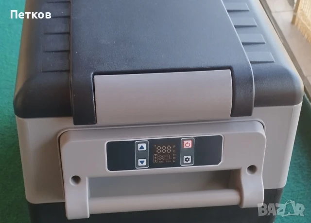 Хладилник фризер 12 / 24 и 220 волта, снимка 2 - Хладилни чанти - 50782095