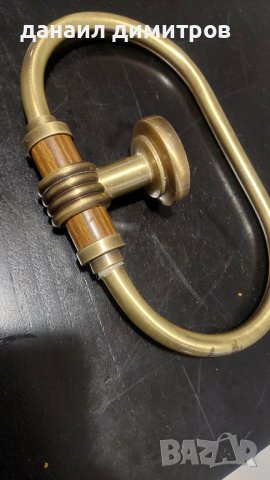 Поставка за тоалетна хартия 