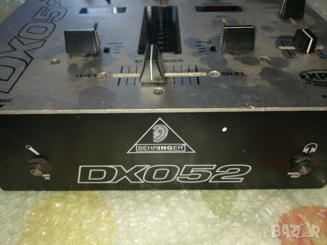 Смесителен пулт Behringer DX052, снимка 3 - Ресийвъри, усилватели, смесителни пултове - 32391942