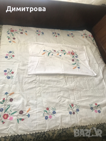 Калъфки за възглавница и покривка - ръчно бродирани