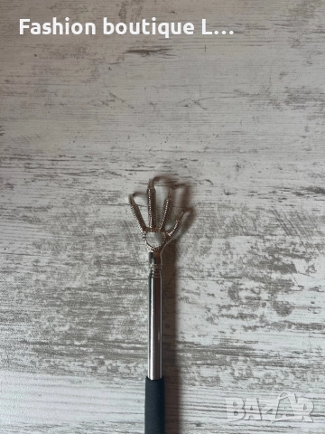 Чесалка за гръб с разгъващ се механизъм и накрайник ръчичка със сърчице в сребърен цвят с дръжка 🖤, снимка 4 - Масажори - 52352455