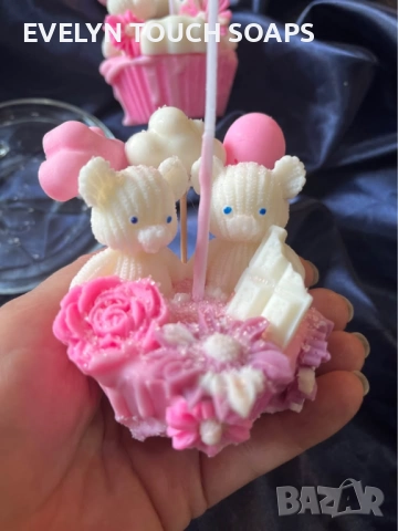 Свещ „Мечета с балони“ – в розова капкейк основа, снимка 7 - Декорация за дома - 51782795