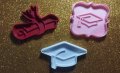 Тога диплома завършване бал абитуриент абсолвенти пластмасов резец форма за фондан тесто бисквитки, снимка 1 - Форми - 40736269