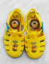 Селиконови сандали Миньони №24, снимка 1 - Детски сандали и чехли - 36489801