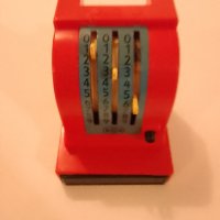Играчка касов апарат -1960г натискасе черния бутон и излиза чекмеджето със звън и при затваряне , снимка 1 - Антикварни и старинни предмети - 44060101