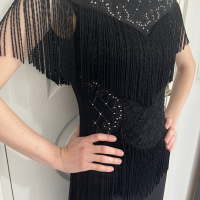 Черна дълга рокля с ресни размер S, снимка 3 - Рокли - 36474199
