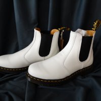 Нови и Намалени Dr. Martens 2976 Yellow Stitch Smooth Leather Chelsea Boots Мъжки Боти Номер 44, снимка 4 - Мъжки боти - 39171028