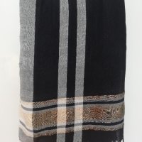 Голям черен шал с ресни, снимка 1 - Шалове - 43781192