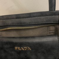 Дамска чанта Prada, снимка 2 - Чанти - 43464115