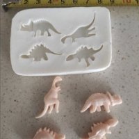 4 малки динозавър динозавъра динозаври силиконов молд форма за декорация и украса торта фондан, снимка 1 - Форми - 34752956