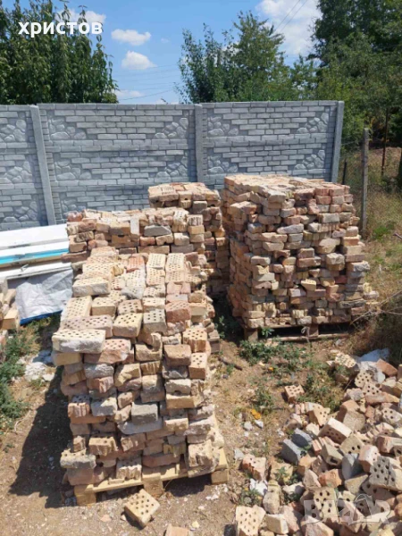 Продавам -  тухли единички,керемиди , куфражни метални платна , тротуарни плочки , тръби и др., снимка 1