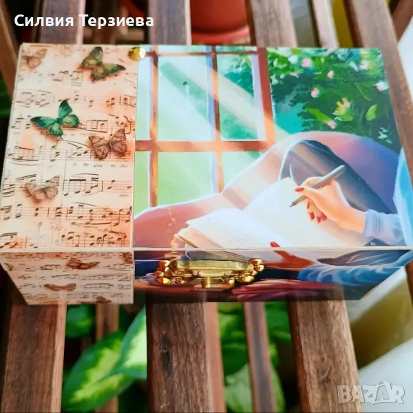 Ръчно изработена дървена кутия с вътрешна декорация , снимка 1