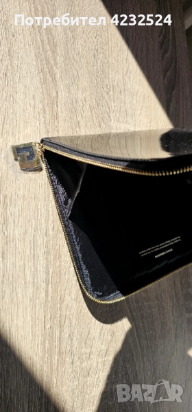Чисто нов!!Страхотен черен елегантен  лачен клъч за Всяка дама.Със златист метален  Обков! , снимка 1