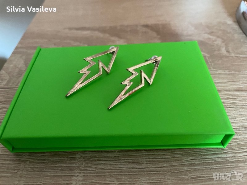 Обички в златисто, снимка 1