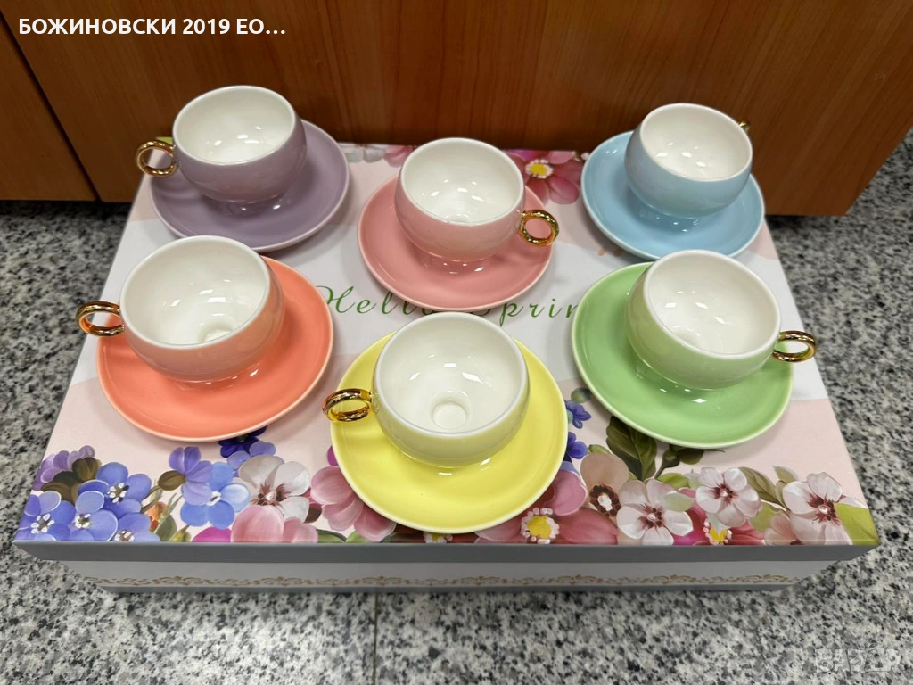 Много нежен и сладурски порцеланов сервиз за кафе, снимка 1