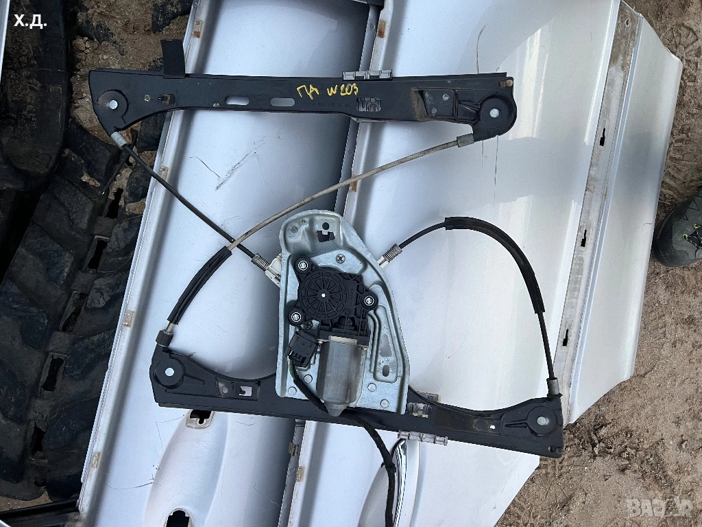 Стъклоповдигач преден десен Мерцедес Ц-класа w203, снимка 1