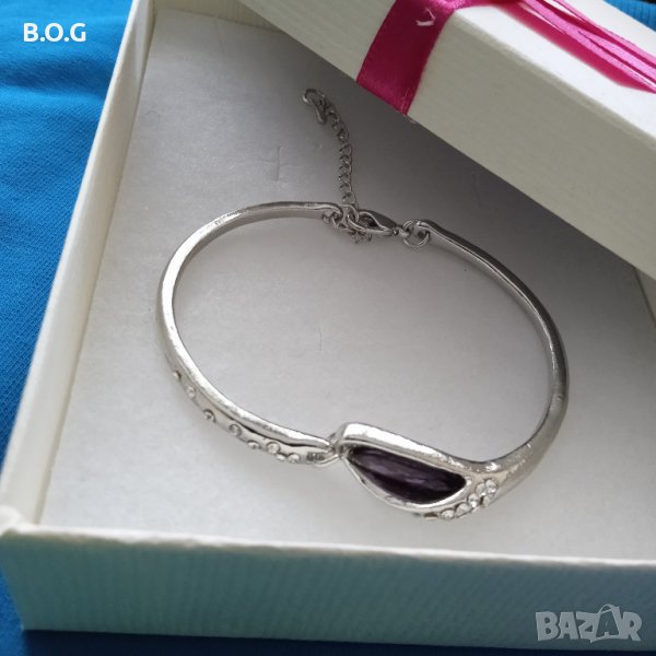 Масивна, дамска сребърна гривна, твърда с удължител за размер. Поставена в подаръчна кутия., снимка 1