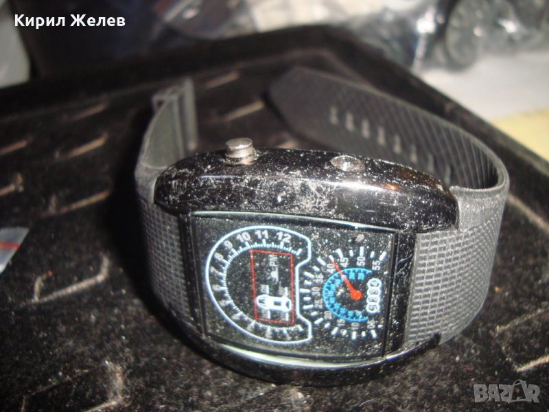 ЕФЕКТЕН ЕЛЕКТРОНЕН ФЕШЪН ДИЗАЙНЕРСКИ МОДЕЛ ЧАСОВНИК ФУНКЦИОНИРАЩ МНОГОФУНКЦИОНАЛЕН СВЕТЕЩ 18627, снимка 1