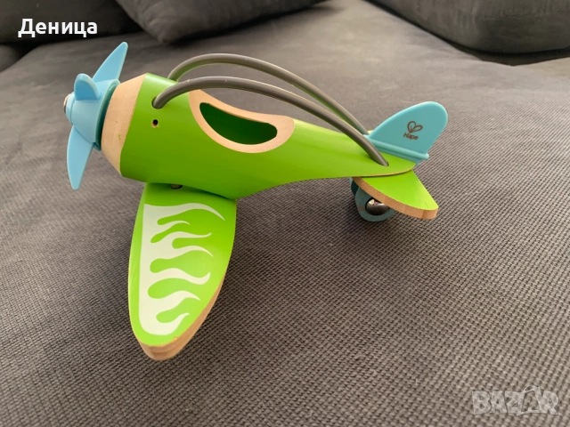 Детски дървен самолет Hape, снимка 2 - Влакчета, самолети, хеликоптери - 52452720