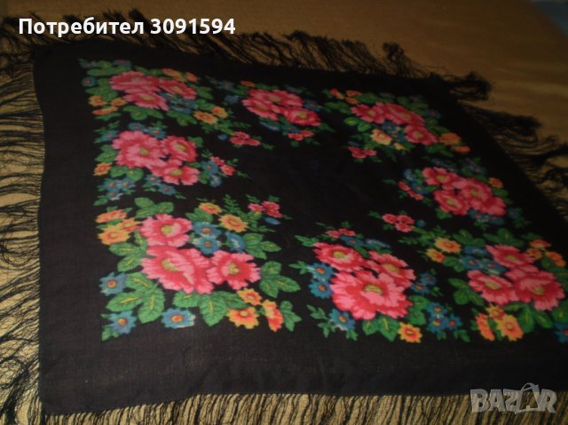 Винтидж Руски дамски голям квадратен черен шал на цветя, снимка 6 - Шалове - 37350177