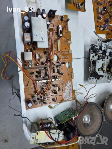 Радиокасетофон Hitachi trk 8210e на части, снимка 12 - Радиокасетофони, транзистори - 53499432