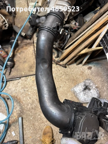 Въздуховод за двигател на Мерцедес Mercedes 2.2Cdi само за 20лв. A6510900242