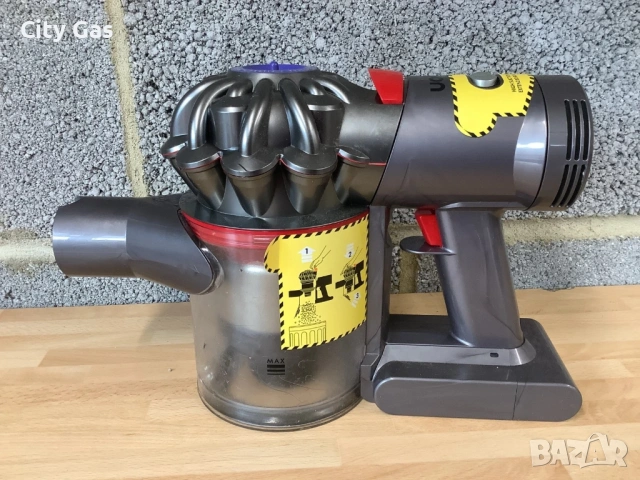 Вертикална прахосмукачка Dyson V7 animal, снимка 2 - Прахосмукачки - 53423179