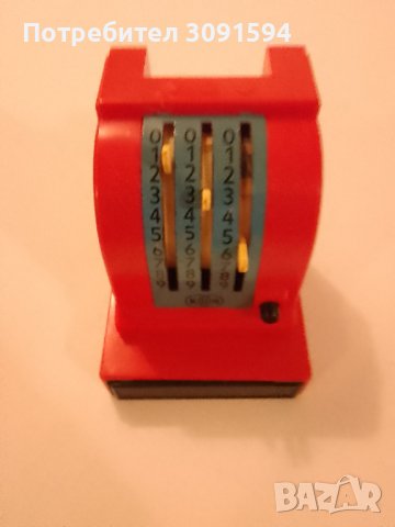 Играчка касов апарат -1960г натискасе черния бутон и излиза чекмеджето със звън и при затваряне , снимка 1 - Антикварни и старинни предмети - 44060101