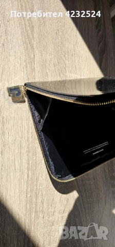 Чисто нов!!Страхотен черен елегантен  лачен клъч за Всяка дама.Със златист метален  Обков! 