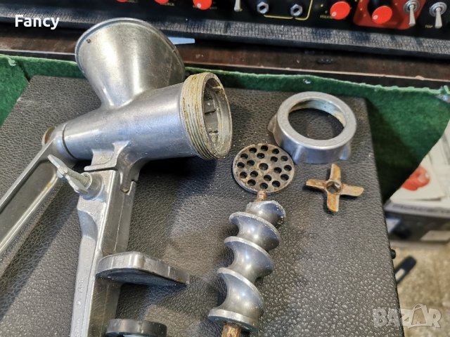 Руска машинка за мелене месо, снимка 2 - Месомелачки - 43544373