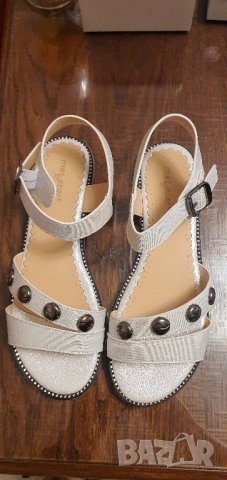 Продавам сандали номер 38