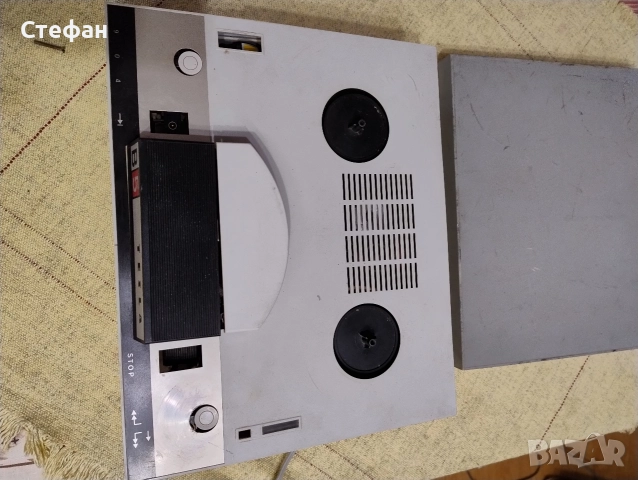 Магнетофон Тесла В 5, снимка 2 - Радиокасетофони, транзистори - 52651234