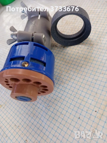 Приспособление за заточване на свредла за пробиване на метали.