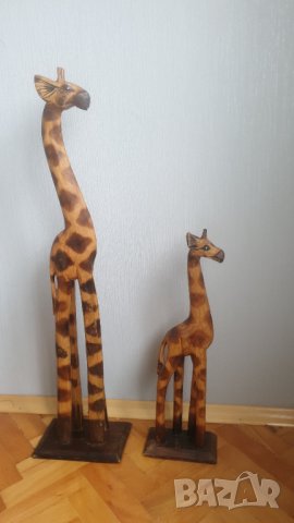 Дървени африкански фигури на жирафи