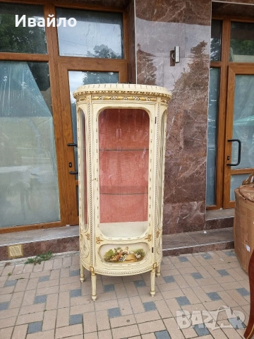 Красива барокова витрина , снимка 8 - Секции и витрини - 53437604
