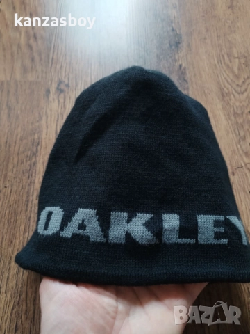 oakley - страхотна зимна шапка 