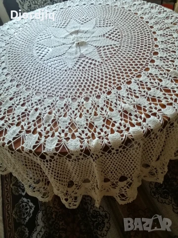 Голяма кръгла покривка, снимка 2 - Покривки за маси - 51047018